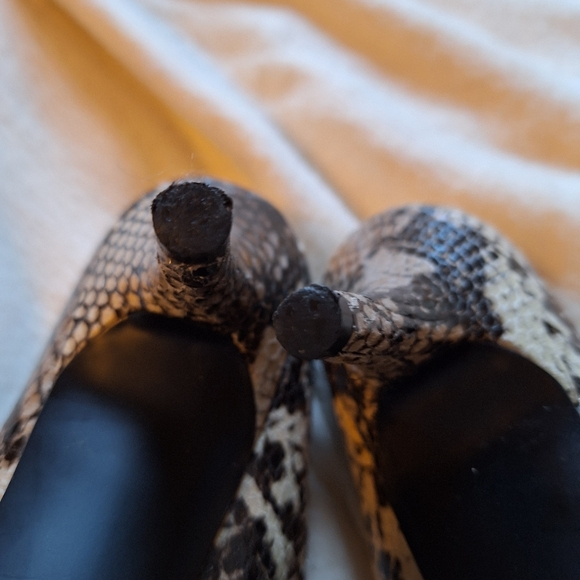 Nine West snakeskin pointy pumps 7 M - Picture 6 of 9